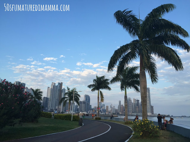 Passeggiata lungomare avenida Balboa Panama City